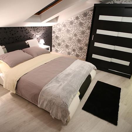 Centrum Lux Apartman Капошвар Екстер'єр фото