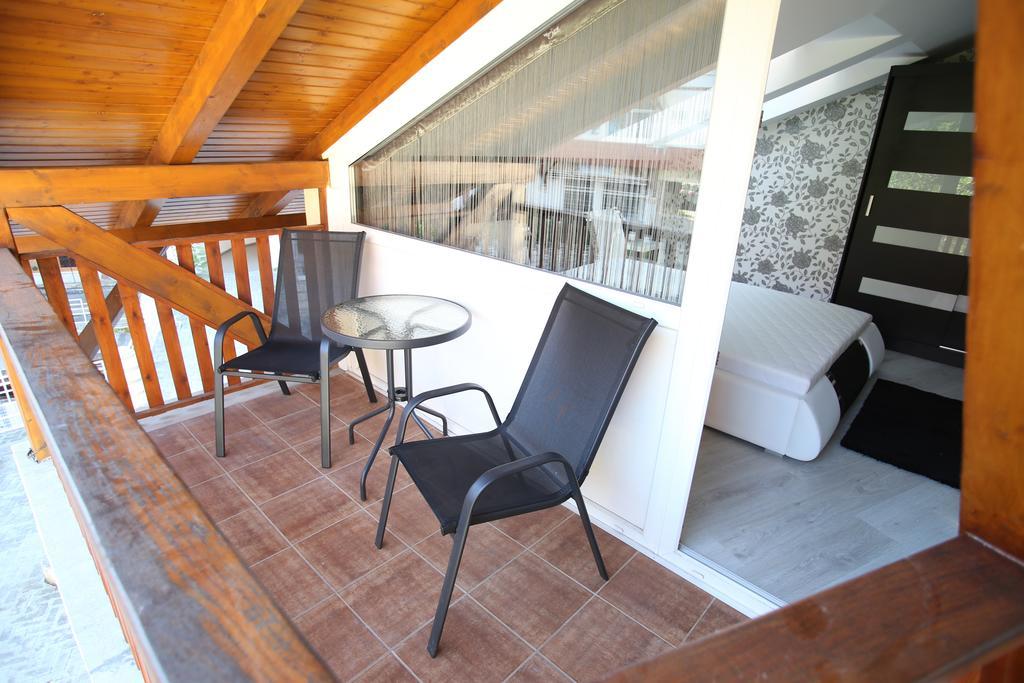 Centrum Lux Apartman Капошвар Екстер'єр фото