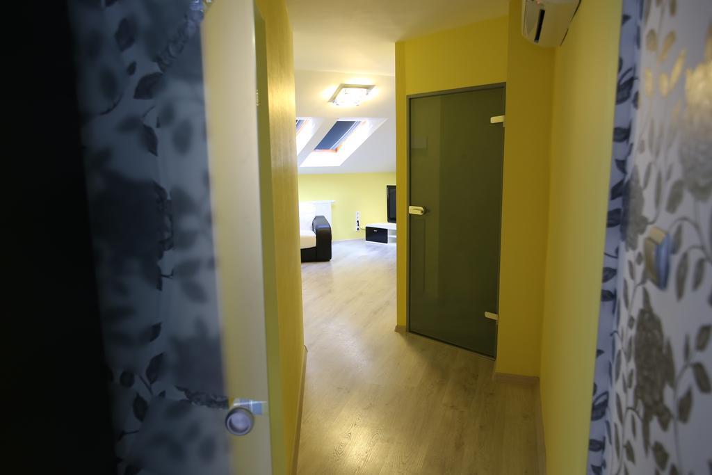 Centrum Lux Apartman Капошвар Екстер'єр фото