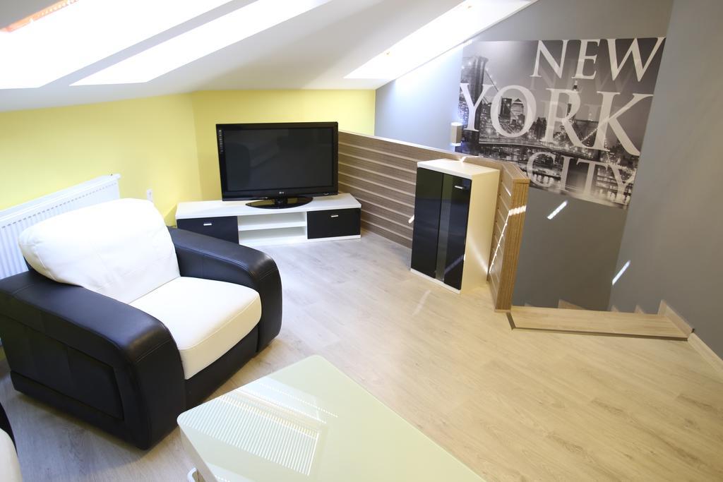 Centrum Lux Apartman Капошвар Екстер'єр фото