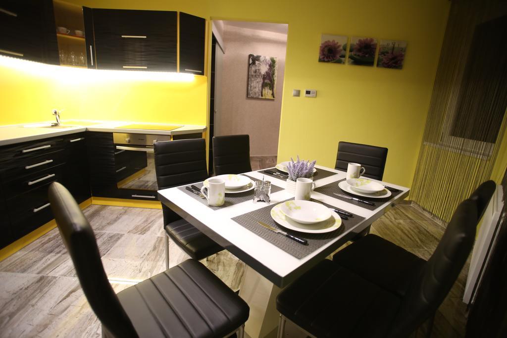 Centrum Lux Apartman Капошвар Екстер'єр фото