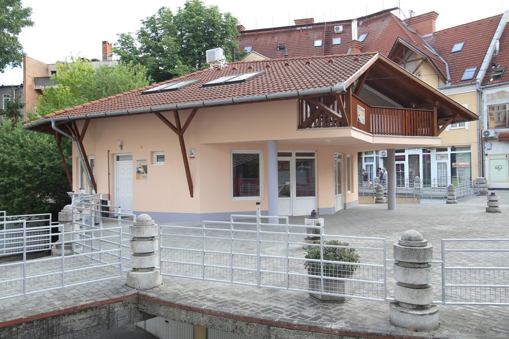 Centrum Lux Apartman Капошвар Екстер'єр фото