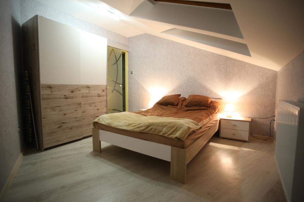 Centrum Lux Apartman Капошвар Екстер'єр фото