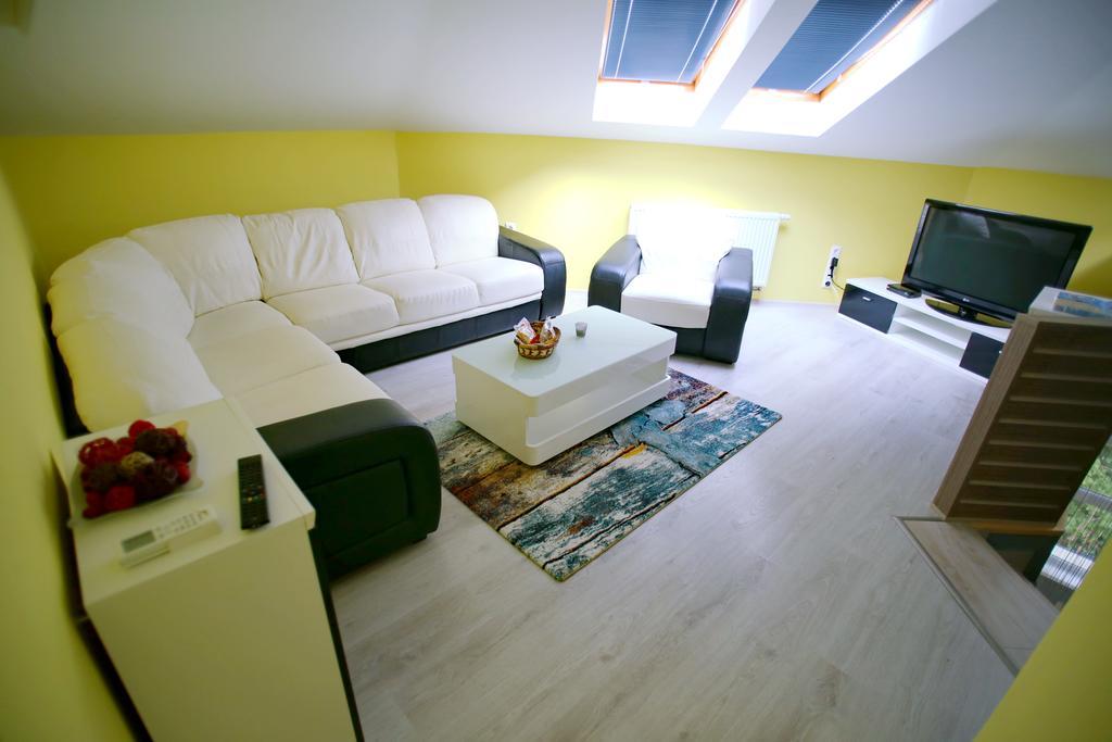 Centrum Lux Apartman Капошвар Екстер'єр фото