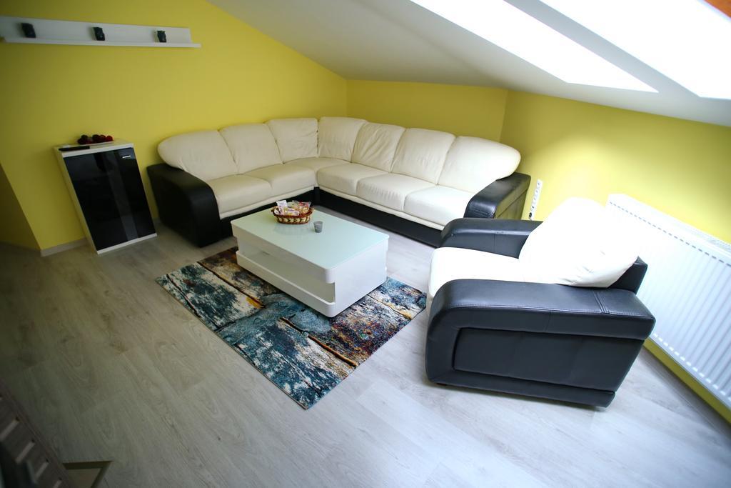 Centrum Lux Apartman Капошвар Екстер'єр фото